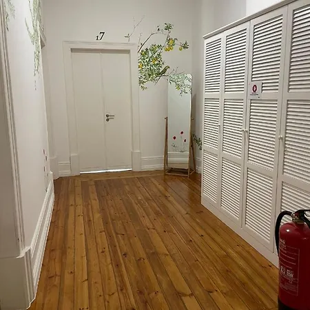 Double With Shared Bathroom Homestay Lisbon